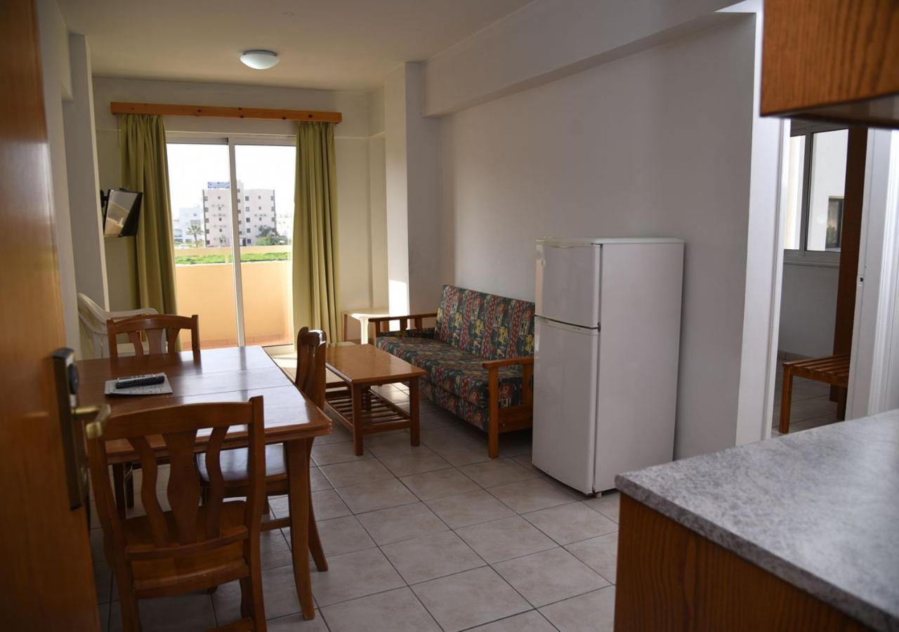 לרנקה Elysso Apartments מראה חיצוני תמונה